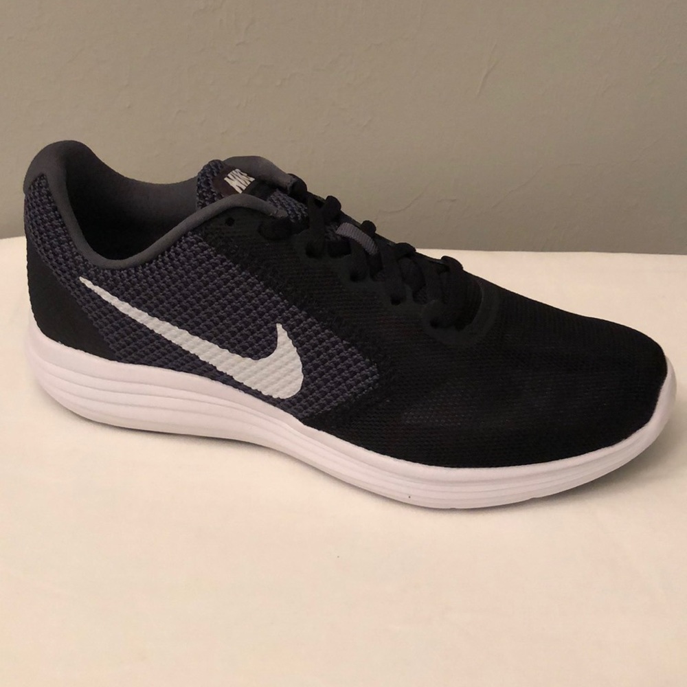 Nike Revolution Sneakers